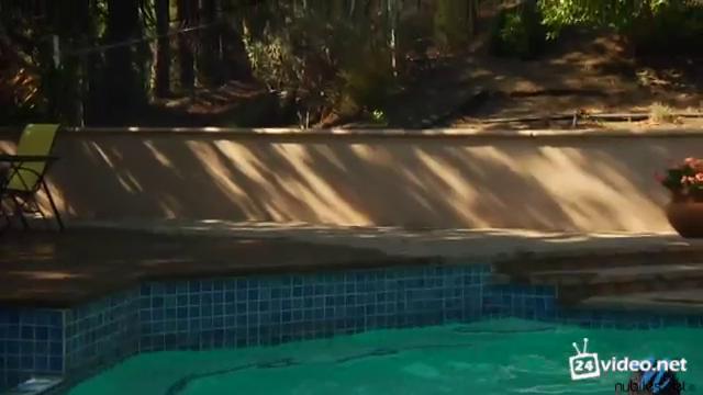 худенькая
 красавица
 с маленькими
 сиськами поразвлеклась