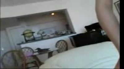 Дала мужу головкой члена потрогать клитор