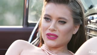 Горячая брюнетка Лана Роудс обещает удовольствие