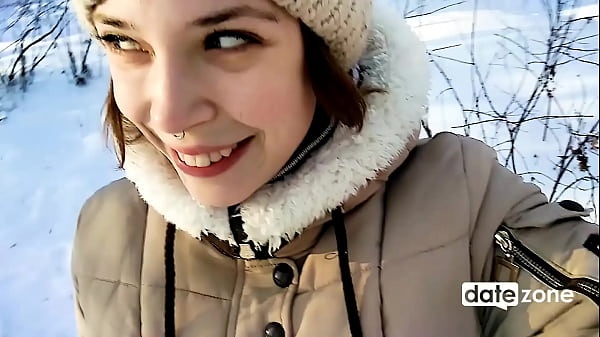 Жёсткий зимний минет на улице от подруги