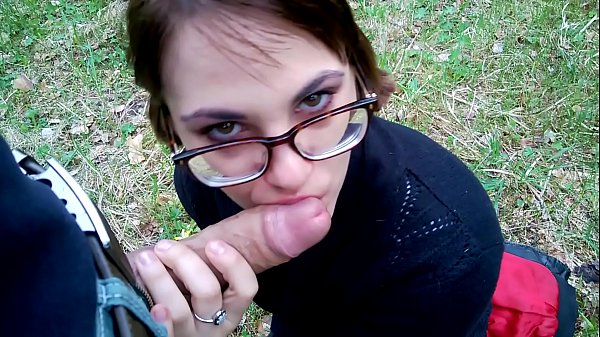 Горячий минет на природе в лесу порно видео