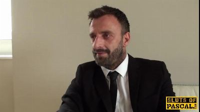 Девка с большими сиськами дала раком небритому мужику