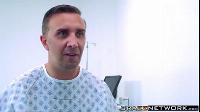 Больной натянул на кушетке грудастую медсестру в чучлках