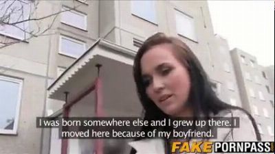 Девка сама затащила пикаппера в подворотню для секса